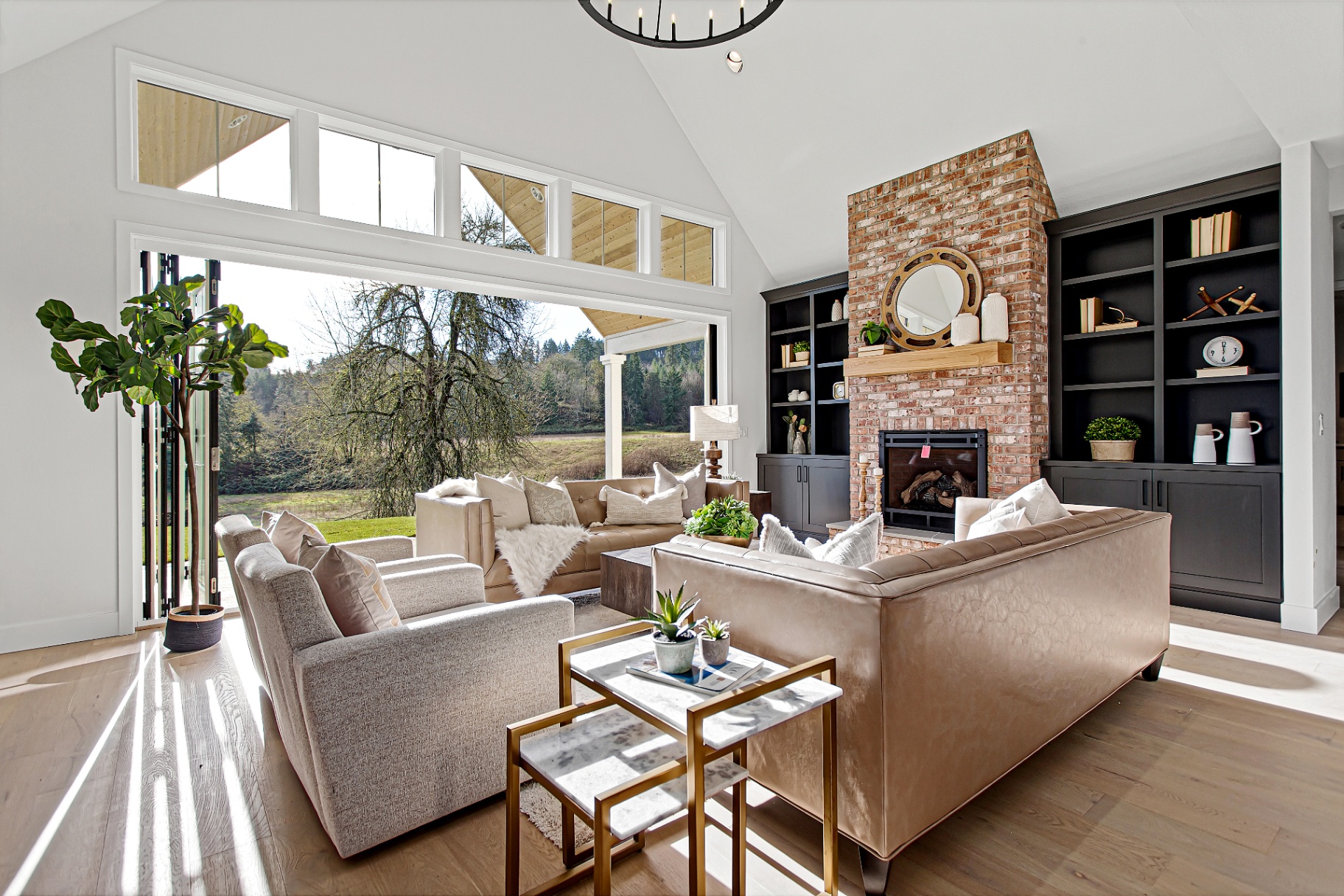 Oregon interior with considered natural materials and warm finishes